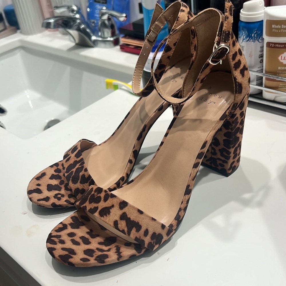 New cheetah heels size 10